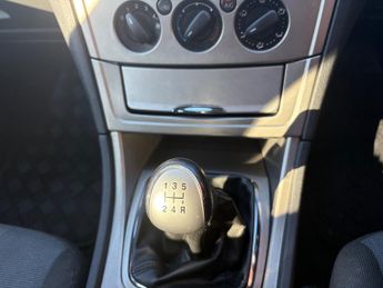 Ford Mondeo 1.8 TDCi Edge Hatchback 5dr Diesel Manual (149 g/km, 123 bhp)