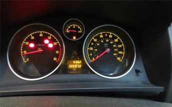 Vauxhall Zafira 1.6 16V Exclusiv MPV 5dr Petrol Manual Euro 5 (115 ps)