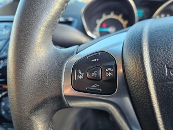 Ford Fiesta 1.0T EcoBoost Zetec Hatchback 5dr Petrol Powershift Euro 6 (100 