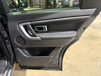 Land Rover Discovery Sport 2.0 TD4 HSE Black SUV 5dr Diesel Auto 4WD Euro 6 (s/s) (180 ps)