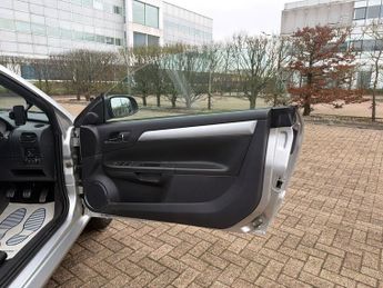 Vauxhall Tigra 1.4i 16v Exclusiv Convertible 2dr Petrol Manual (a/c) (146 g/km,