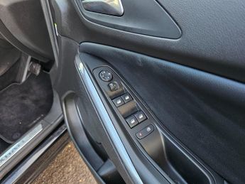 Vauxhall Grandland X 1.2 Turbo GPF Sport Nav SUV 5dr Petrol Auto Euro 6 (s/s) (130 ps