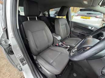 Ford Fiesta 1.0T EcoBoost Titanium Hatchback 5dr Petrol Powershift Euro 6 (1