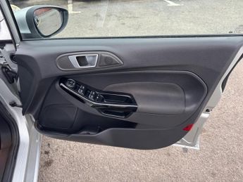 Ford Fiesta 1.0T EcoBoost Titanium Hatchback 5dr Petrol Powershift Euro 6 (1