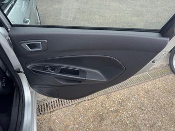 Ford Fiesta 1.0T EcoBoost Titanium Hatchback 5dr Petrol Powershift Euro 6 (1