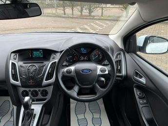Ford Focus 1.6 Zetec Hatchback 5dr Petrol Powershift Euro 5 (125 ps)