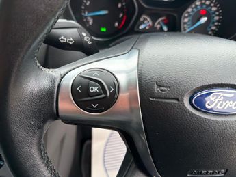 Ford Focus 1.6 Zetec Hatchback 5dr Petrol Powershift Euro 5 (125 ps)