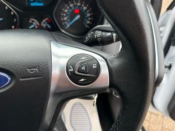 Ford Focus 1.6 Zetec Hatchback 5dr Petrol Powershift Euro 5 (125 ps)