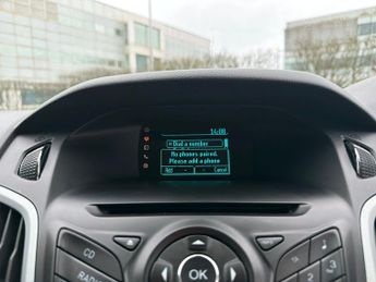 Ford Focus 1.6 Zetec Hatchback 5dr Petrol Powershift Euro 5 (125 ps)