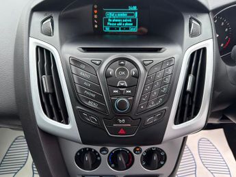 Ford Focus 1.6 Zetec Hatchback 5dr Petrol Powershift Euro 5 (125 ps)