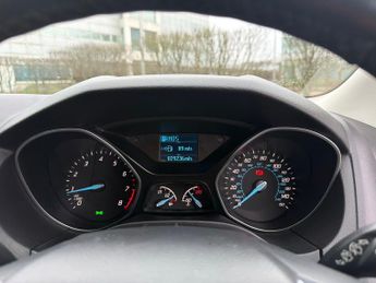 Ford Focus 1.6 Zetec Hatchback 5dr Petrol Powershift Euro 5 (125 ps)