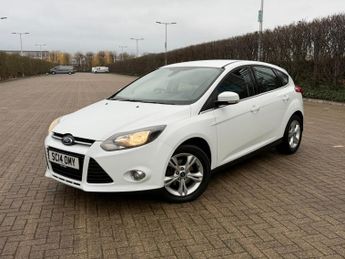 Ford Focus 1.6 Zetec Hatchback 5dr Petrol Powershift Euro 5 (125 ps)