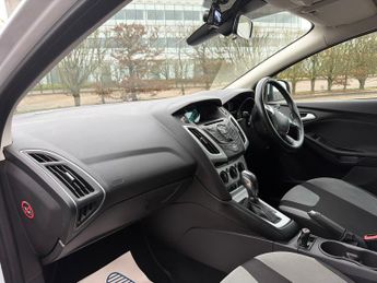 Ford Focus 1.6 Zetec Hatchback 5dr Petrol Powershift Euro 5 (125 ps)