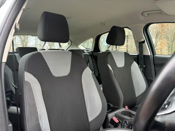 Ford Focus 1.6 Zetec Hatchback 5dr Petrol Powershift Euro 5 (125 ps)
