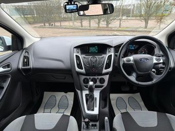 Ford Focus 1.6 Zetec Hatchback 5dr Petrol Powershift Euro 5 (125 ps)