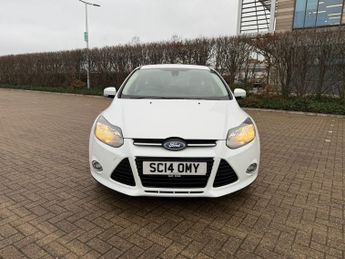 Ford Focus 1.6 Zetec Hatchback 5dr Petrol Powershift Euro 5 (125 ps)