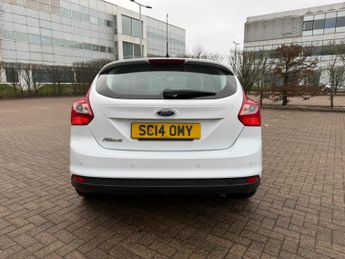 Ford Focus 1.6 Zetec Hatchback 5dr Petrol Powershift Euro 5 (125 ps)