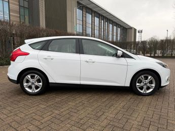 Ford Focus 1.6 Zetec Hatchback 5dr Petrol Powershift Euro 5 (125 ps)