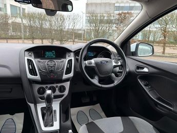 Ford Focus 1.6 Zetec Hatchback 5dr Petrol Powershift Euro 5 (125 ps)