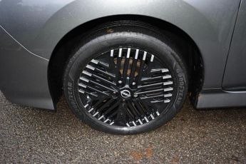Nissan LEAF 39kWh N-Connecta Auto 5dr
