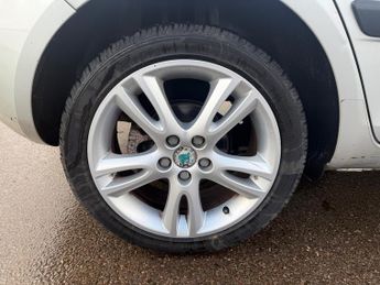 Skoda Fabia 1.6 16V 3 Hatchback 5dr Petrol Tiptronic (180 g/km, 105 bhp)