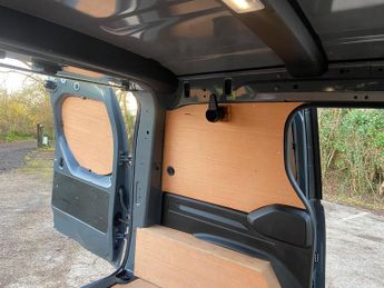 Nissan Townstar 45kWh Tekna Panel Van  Electric Auto L1 (122 ps) In Grey