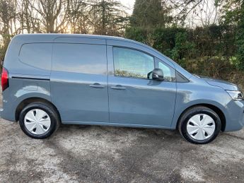 Nissan Townstar 45kWh Tekna Panel Van  Electric Auto L1 (122 ps) In Grey