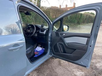 Nissan Townstar 45kWh Tekna Panel Van  Electric Auto L1 (122 ps) In Grey