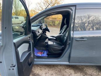 Nissan Townstar 45kWh Tekna Panel Van  Electric Auto L1 (122 ps) In Grey