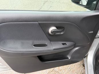 Nissan Note 1.6 16V Tekna Hatchback 5dr Petrol Auto Euro 4 (110 ps)