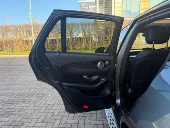 Mercedes-Benz GLC 2.1 GLC250d AMG Line (Premium Plus) SUV 5dr Diesel G-Tronic 4MAT