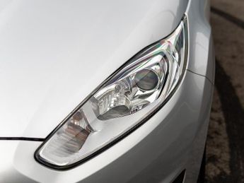 Ford Fiesta 1.6 Zetec Hatchback 5dr Petrol Powershift Euro 5 (105 ps)