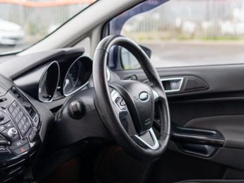 Ford Fiesta 1.6 Zetec Hatchback 5dr Petrol Powershift Euro 5 (105 ps)