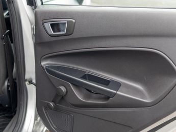 Ford Fiesta 1.6 Zetec Hatchback 5dr Petrol Powershift Euro 5 (105 ps)