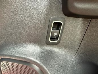 Mercedes-Benz B Class 1.3 B180 AMG Line (Executive) MPV 5dr Petrol 7G-DCT Euro 6 (s/s)