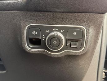 Mercedes-Benz GLB 2.0 GLB220d AMG Line (Premium) SUV 5dr Diesel 8G-DCT 4MATIC Euro