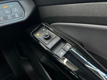 Volkswagen ID.4 Pure 52kWh Life SUV Electric Auto (148 ps) 5dr