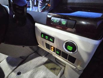 Toyota Vellfire 8 Seater- 2.4L PETROL-ULEZ/CAZ PASS-FREE 40MONTHS GOLD WARRANTY 