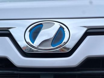 Toyota Voxy Noah Hybrid 1.8 ZWR80 Auto