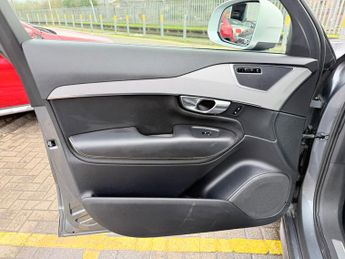 Volvo XC90 2.0h T8 Twin Engine 9.2kWh R-Design SUV 5dr Petrol Plug-in Hybri