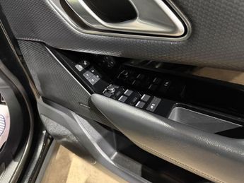 Land Rover Range Rover Velar 3.0 SD6 V6 R-Dynamic S SUV 5dr Diesel Auto 4WD Euro 6 (s/s) (300