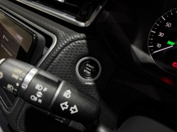 Land Rover Range Rover Velar 3.0 SD6 V6 R-Dynamic S SUV 5dr Diesel Auto 4WD Euro 6 (s/s) (300