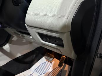 Land Rover Discovery Sport 2.0 TD4 HSE Dynamic Lux SUV 5dr Diesel Auto 4WD Euro 6 (s/s) (18