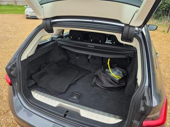 BMW 3 Series 2.0 330e 12kWh SE Pro Touring 5dr Petrol Plug-in Hybrid Auto Eur