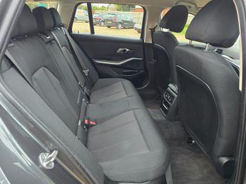 BMW 3 Series 2.0 330e 12kWh SE Pro Touring 5dr Petrol Plug-in Hybrid Auto Eur