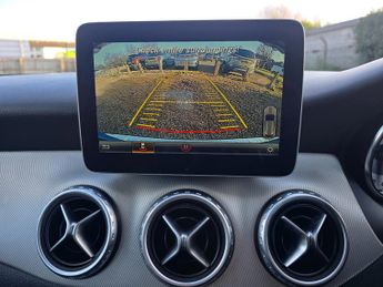 Mercedes-Benz GLA 2.1 GLA200d Sport SUV 5dr Diesel 7G-DCT Euro 6 (s/s) (136 ps)