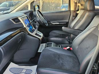 Toyota Vellfire GOLDEN EYES 2 - 2.4L PETROL- UPGRADED CAR -ULEZ/CAZ PASS-FREE 36