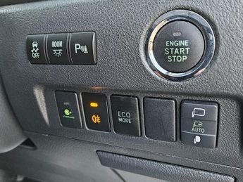 Toyota Vellfire GOLDEN EYES 2 - 2.4L PETROL- UPGRADED CAR -ULEZ/CAZ PASS-FREE 40