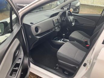 Toyota Yaris Icon 1.5 VVT-h Hatchback 5 Dr Auto Hybrid E-CVT Euro 6 (101 ps)