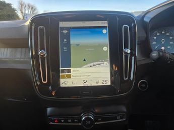 Volvo XC40 2.0 B4 MHEV Inscription Pro SUV 5dr Petrol Hybrid Auto AWD Euro 